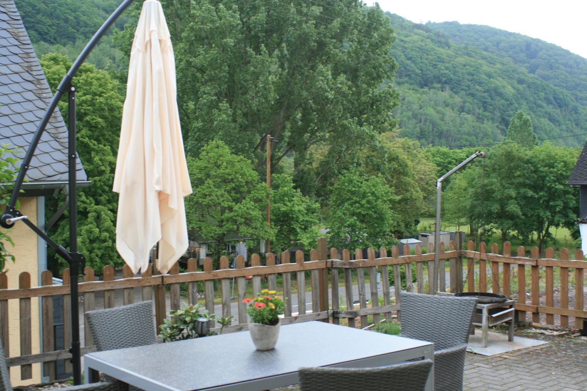 Ferienwohnung Jatta Sankt Aldegund Bagian luar foto